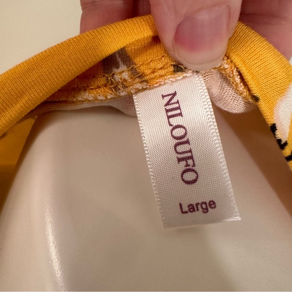 Niloufo brand. Size large short sleeve top. Tropical print top. - Picture 6 of 7